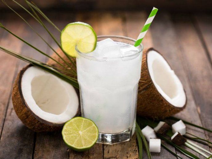 beneficios del agua de coco